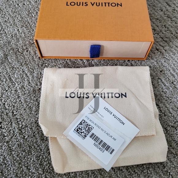 Louis Vuitton Vivienne Christmas 2021 Round Coin Purse in Damier Azur - Picture 6 of 7